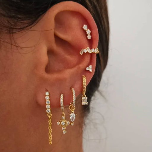 Brincos Dourados Cravejados de Zircônia 7pçs | BELLORIE