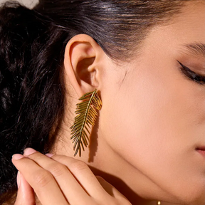 Brinco Dourado Folha Luxe | BELLORIE