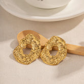 Brinco Redondo Irregular Dourado | BELLORIE
