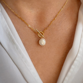 Colar Dourado com Pingente Pérolas Natural | BELLORIE