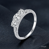 Anel Moissanite com Cristais de Zircônia | BELLORIE