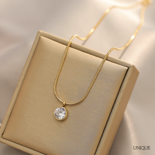 Colar com Pingente de Cristal de Zircônia | BELLORIE
