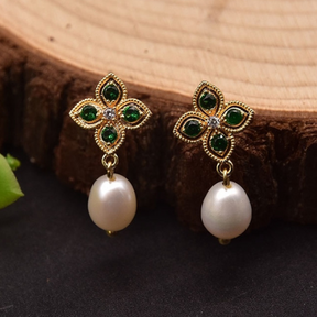 Brinco Flor com Pérolas e Cristais | BELLORIE