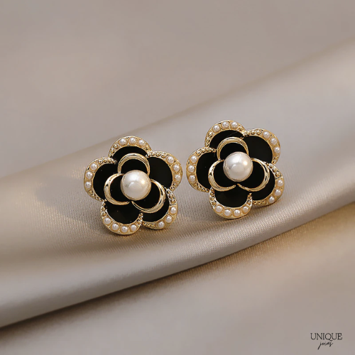 Brinco flor Negra com Pérolas | BELLORIE