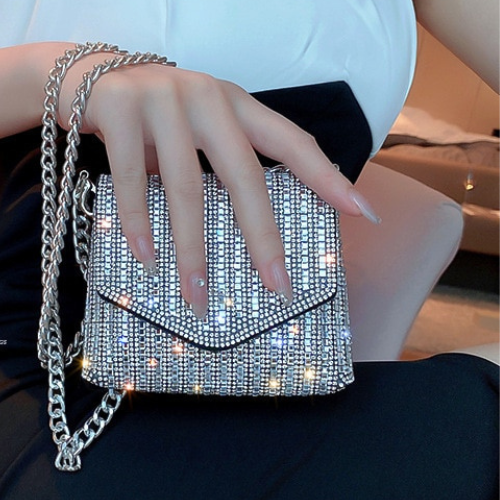 Bolsa de Mão Cravejada com Corrente Luxury Graceful | BELLORIE