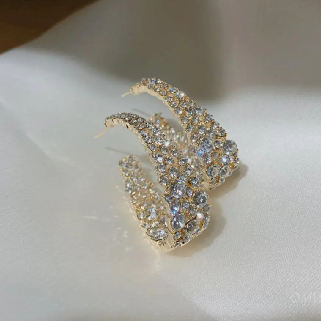 Brinco Meia Argola com Cristais | BELLORIE