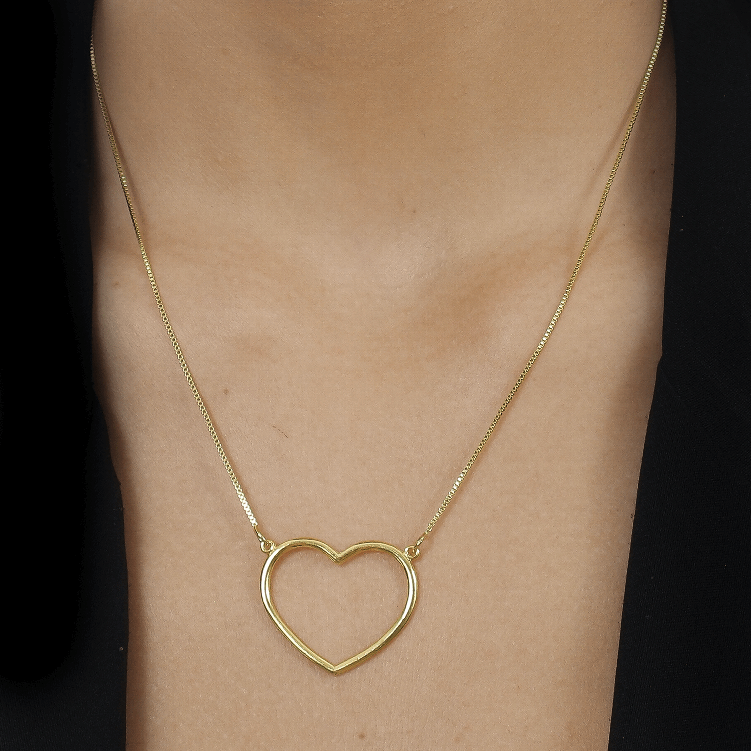 Colar em Ouro 24K Coração Vazado Arco – Bellorie