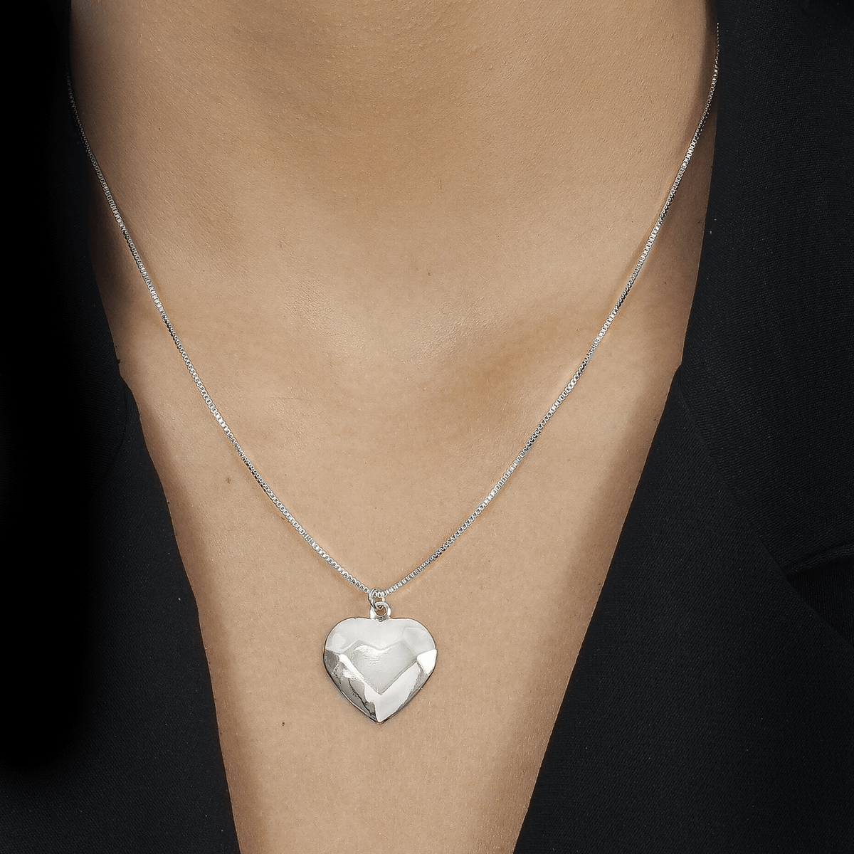 Colar em Ouro Branco Coração Geométrico – Bellorie