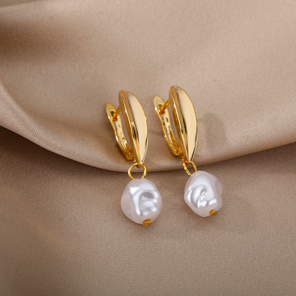 Brinco Vintage Dourado com Pérola | BELLORIE