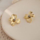 Brinco Flor Pétalas Douradas | BELLORIE