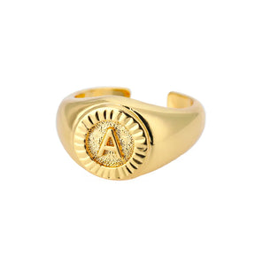Anel Ajustável Dourado Letra | BELLORIE
