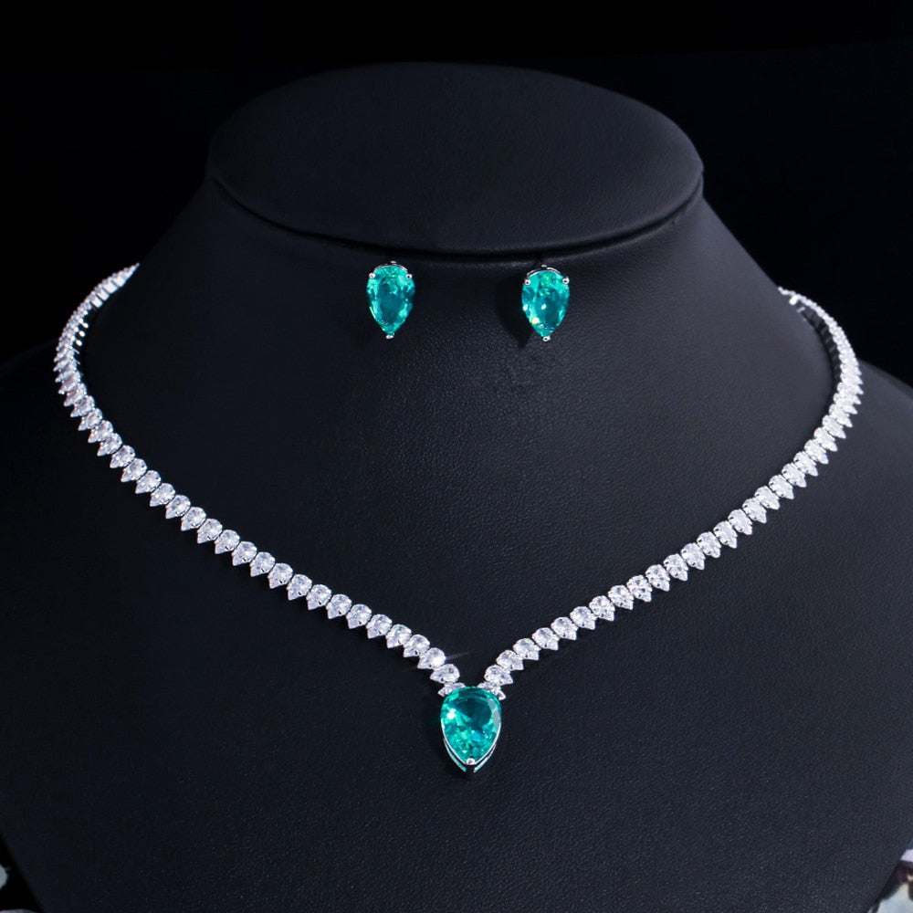 Conjunto de Colar e Brinco com Cristais de Zircônia Verde | BELLORIE