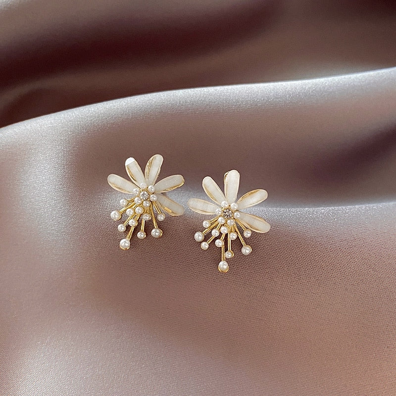Brinco Flor com Pérolas | BELLORIE