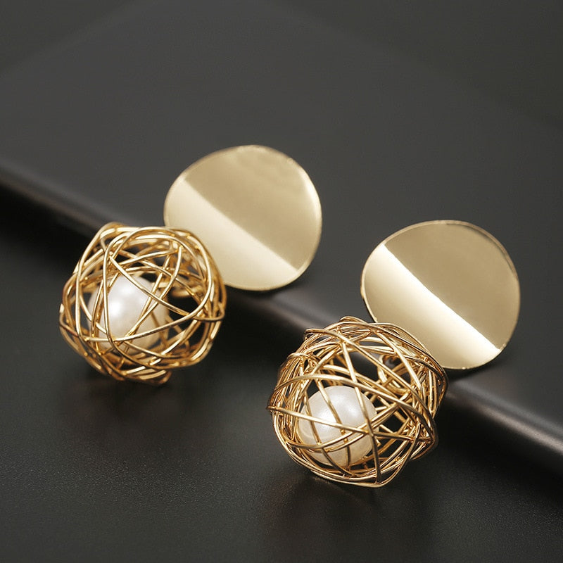 Brinco Dourado com Pérola | BELLORIE