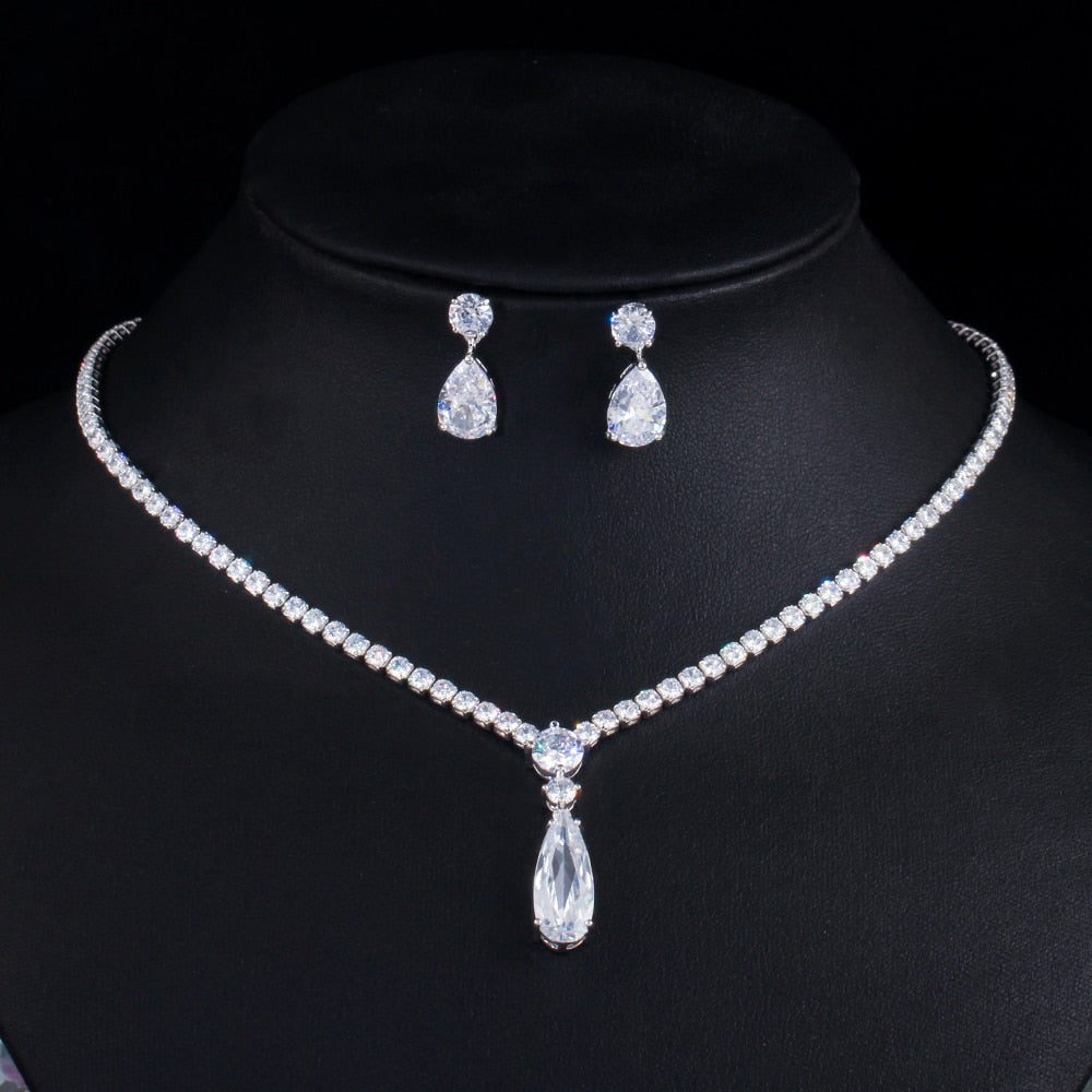 Conjunto Colar e Brincos Pingente Gota | BELLORIE