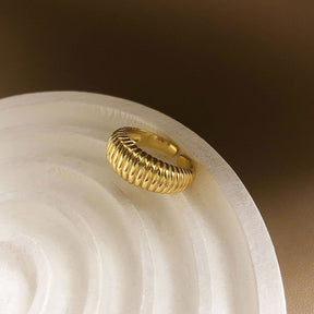 Anel Living Dourado Ajustável | BELLORIE