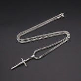 Corrente com Crucifixo de Aço Inoxidável Banhado a Prata | BELLORIE