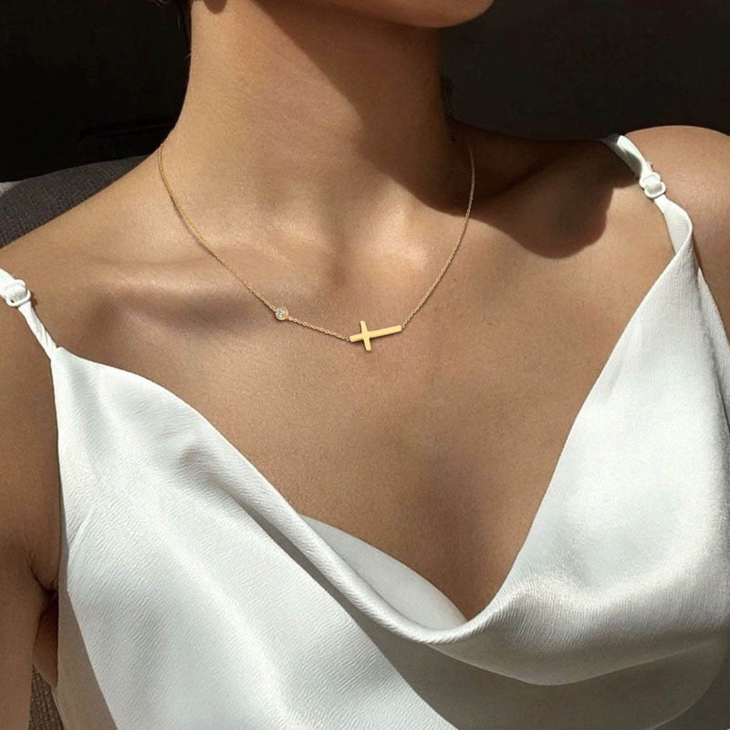 Colar com Pingente Crucifixo + Brinde | BELLORIE