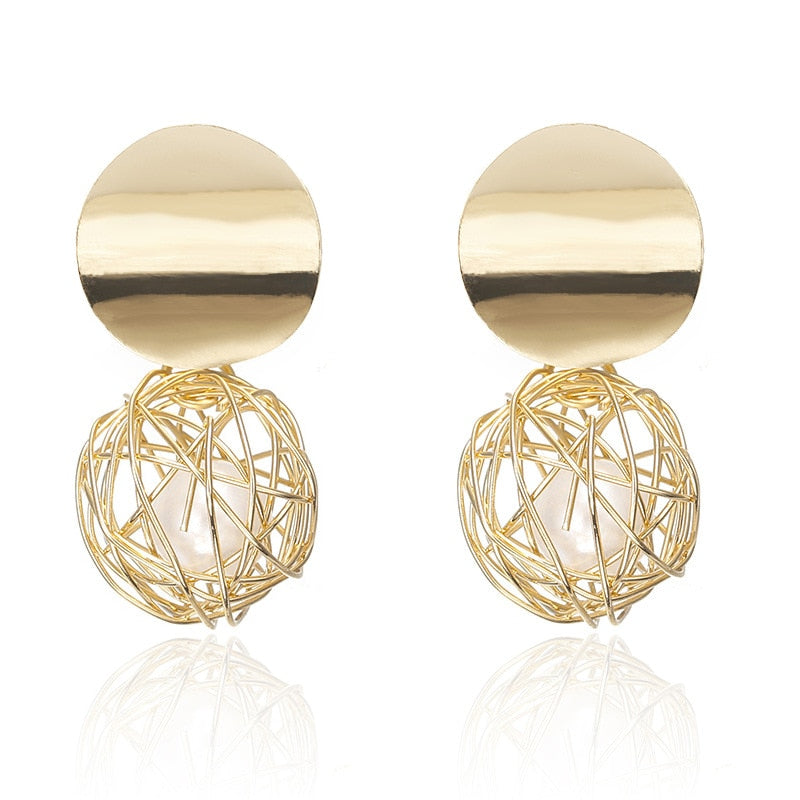 Brinco Dourado com Pérola | BELLORIE