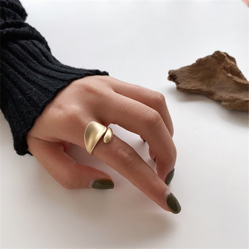 Anel Dourado Ajustável | BELLORIE