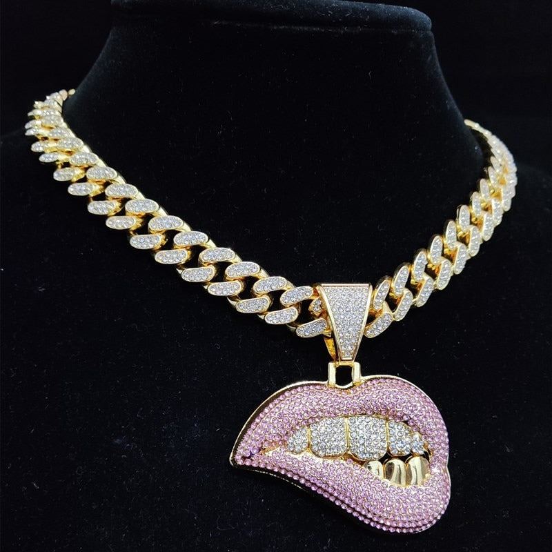 Corrente com Pingente Boca Rapper Cravejado | BELLORIE