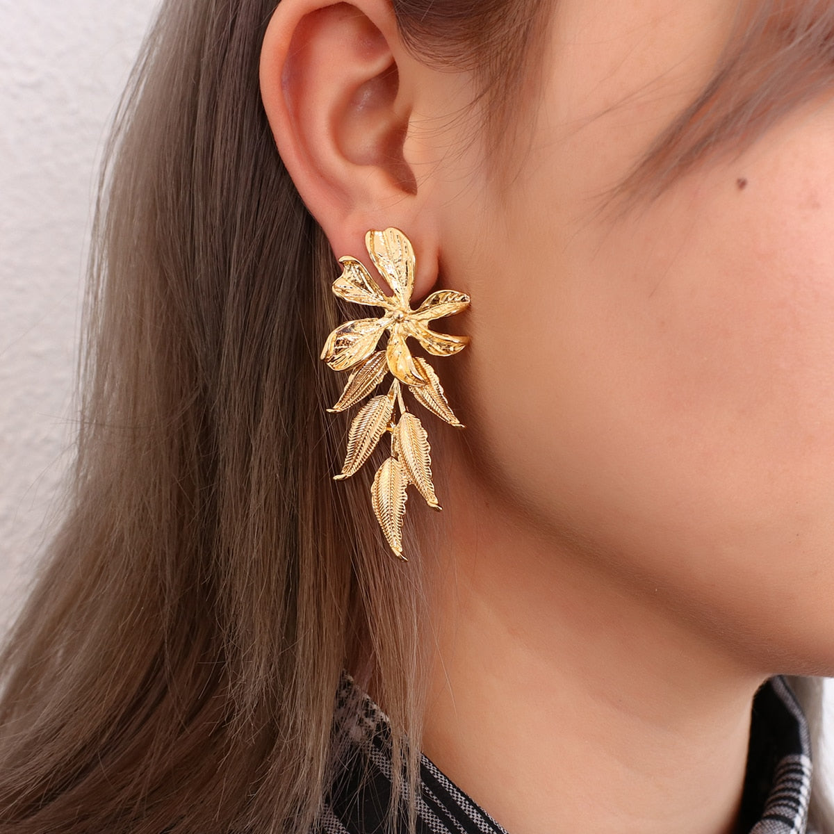 Brinco Dourado Flores | BELLORIE