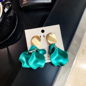 Brinco Luxury Dourado com Pétalas | BELLORIE