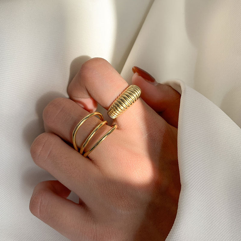 Anel Living Dourado Ajustável | BELLORIE