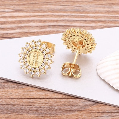 Brinco Redondo Virgem Maria Banhado a Ouro 18K | BELLORIE