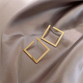 Brinco Dourado Quadrado Irregular | BELLORIE