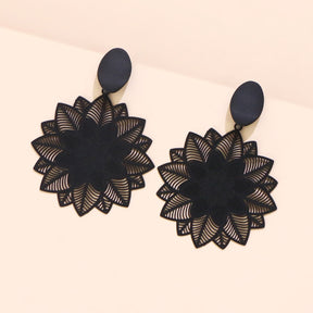 Brinco Flor Negra Geométrica | BELLORIE