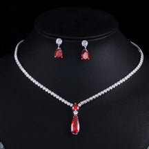 Conjunto Colar e Brincos Pingente Gota | BELLORIE