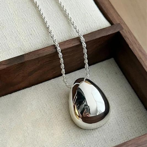 Colar Longo Pingente Gota | BELLORIE