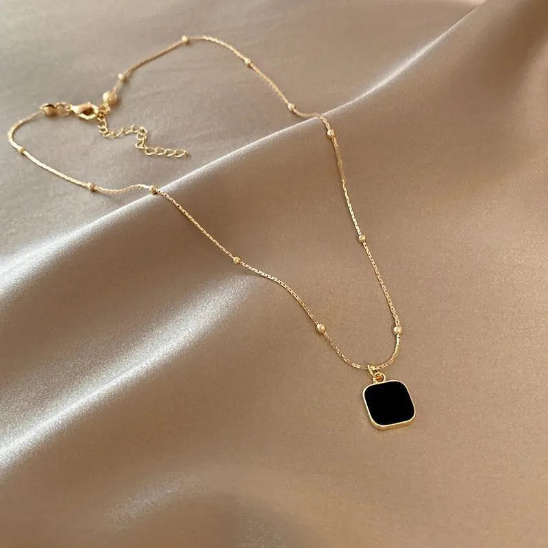 Colar com Pingente Quadrado | BELLORIE