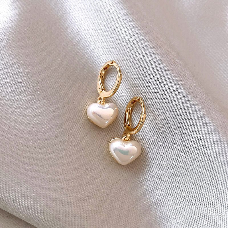 Brinco Dourado Pingente Coração | BELLORIE