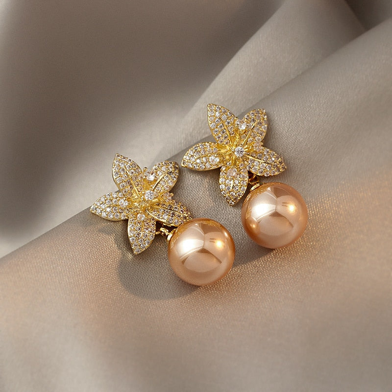 Brinco Flor Rose Gold com Pérola | BELLORIE
