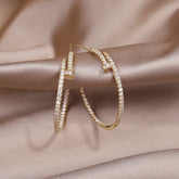 Brinco Argola Cravejada com Zircônia | BELLORIE