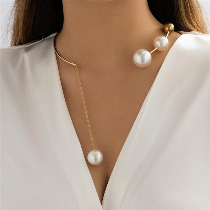 Colar Clavícula com Pérolas | BELLORIE