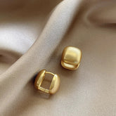Brinco Dourado Quadrado | BELLORIE