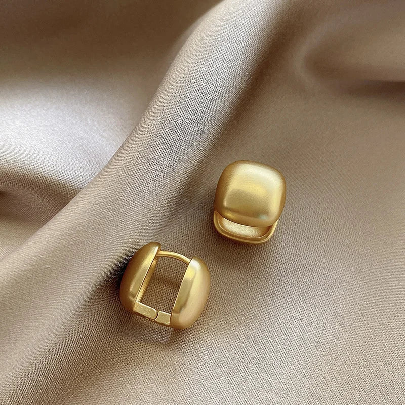 Brinco Dourado Quadrado | BELLORIE