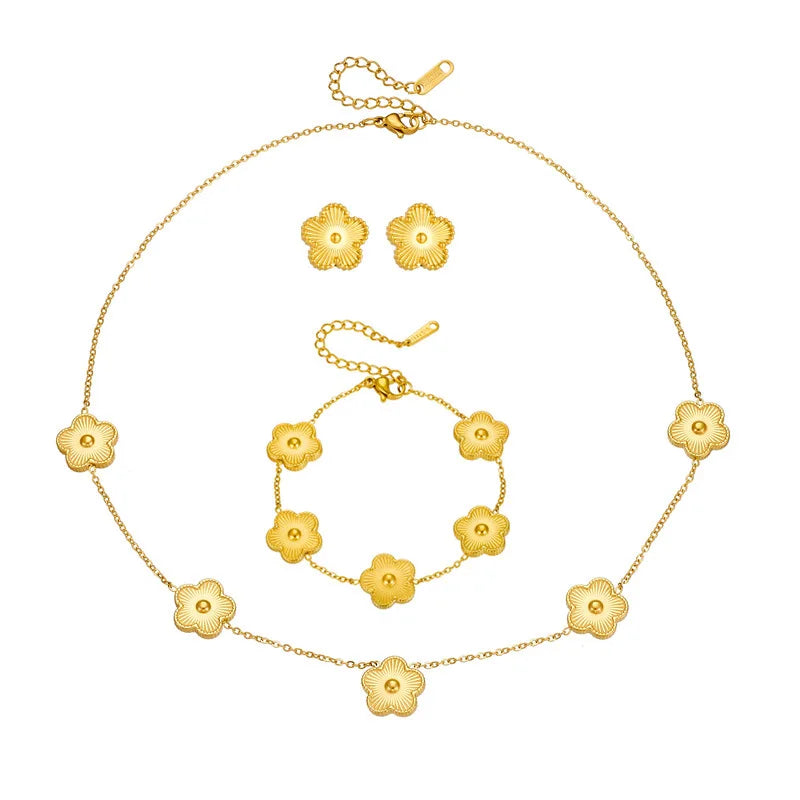 Conjunto Colar Pulseira e Brincos Trevo Dourado | BELLORIE