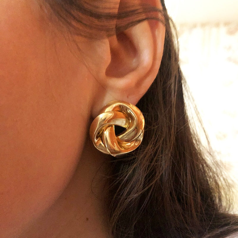Brinco Nó Duplo Dourado | BELLORIE