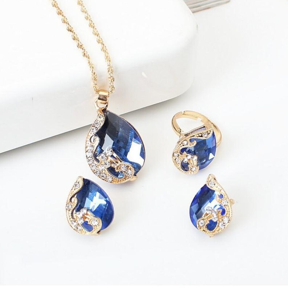 Conjunto Colar Brincos e Anel Gota com Cristais | BELLORIE