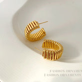 Brinco Dourado Meia Argola | BELLORIE