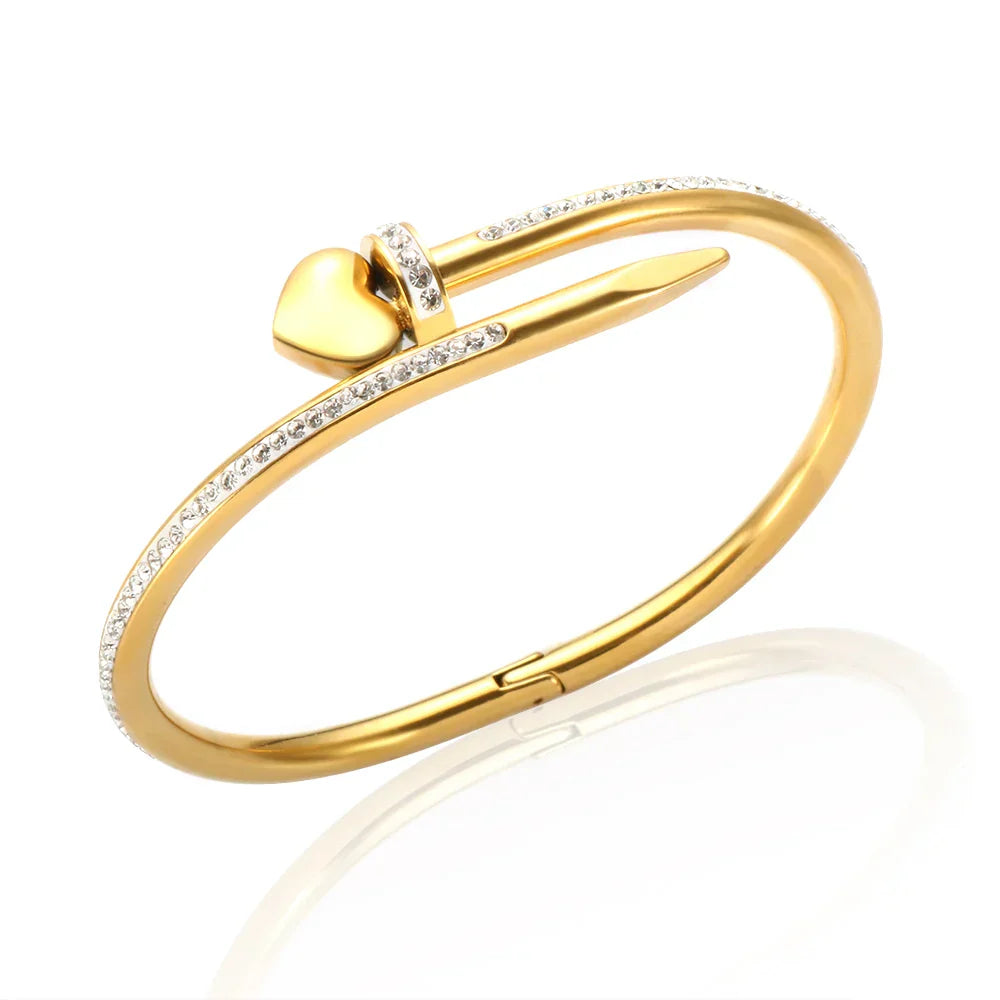 Bracelete Cravejado Dourado Coração | BELLORIE