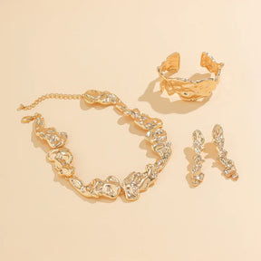 Conjunto Colar Brincos e Pulseira Irregular Dourada | BELLORIE