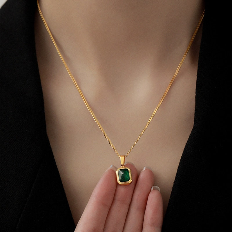 Colar com Pingente de Zircônia Verde | BELLORIE