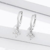 Brinco Dourado com Pingente Flor de Zircônia | BELLORIE