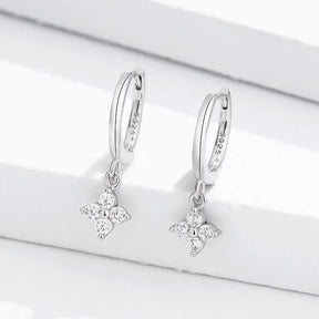 Brinco Dourado com Pingente Flor de Zircônia | BELLORIE
