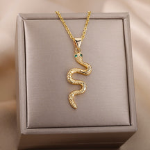 Colar com Pingente Cobra Banhado a Ouro 18k | BELLORIE